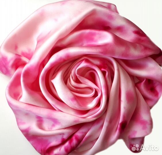 Платок розовый шелковый атласный