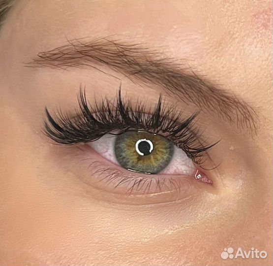 Наращивание ресниц и окрашивание бровей