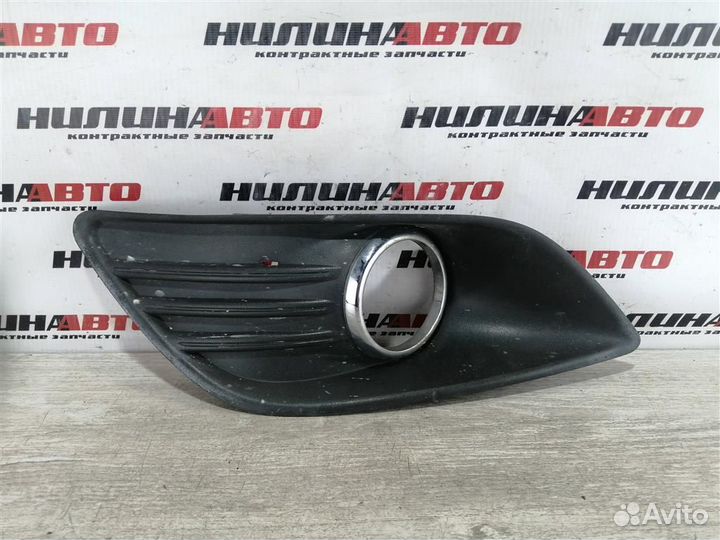 Решетка противотуманной фары левая Форд Фокус 2