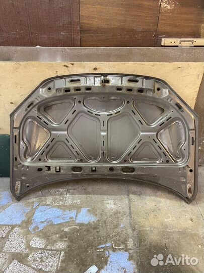 Капот на Лада Гранта