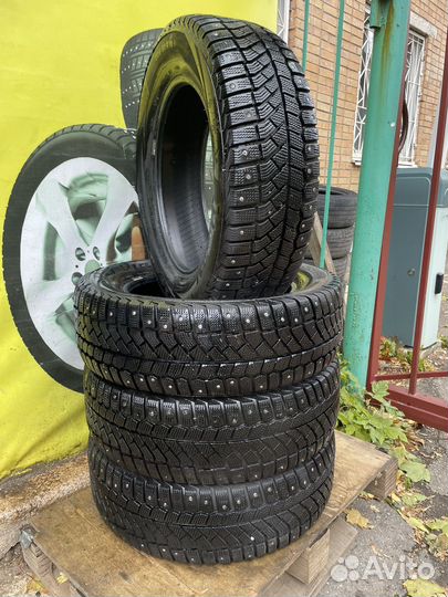 Viatti Brina Nordico V-522 205/60 R16 93T