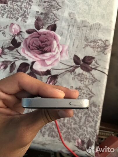 Телефон iPhone 5s