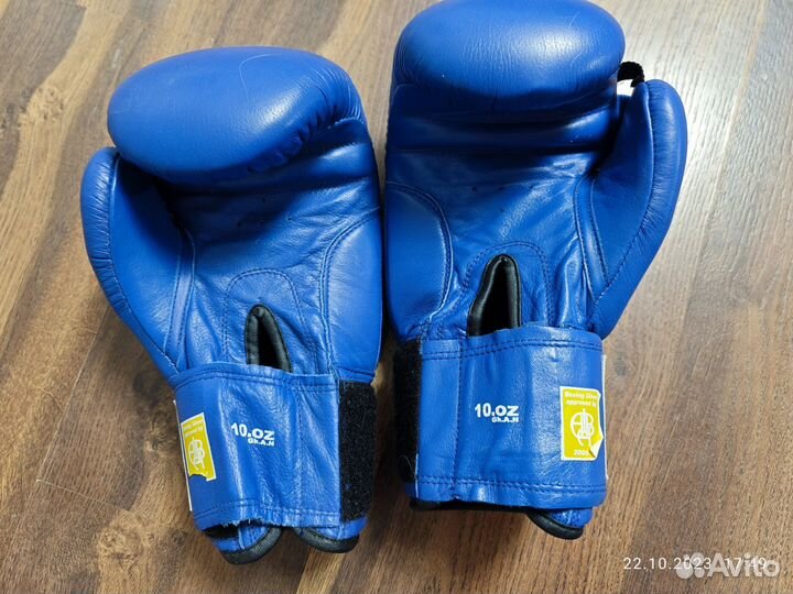 Боксерские перчатки