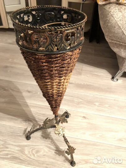 Подставка для цветов ручной работы