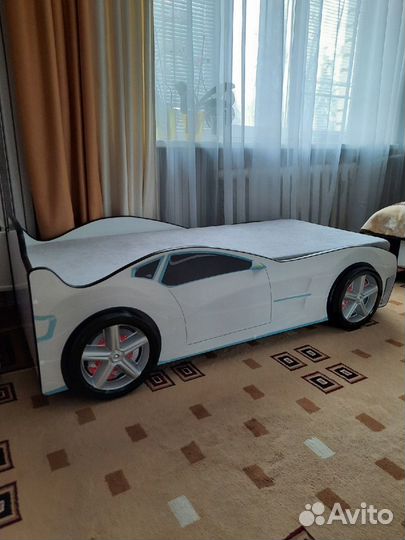 Детская кровать машина