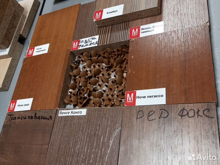 100 штук: заглушка орех тёмный 18