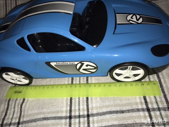 Большая спортивная машина