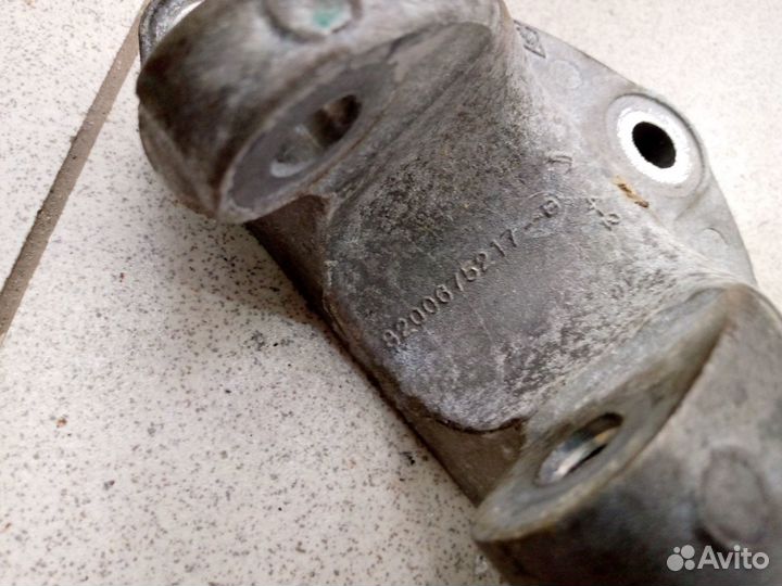 Кронштейн двигателя (двс) рено Master 3