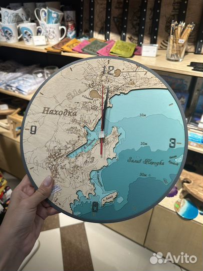 Часы карта Находка из дерева