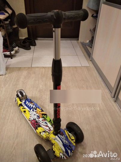 Самокат трехколесный