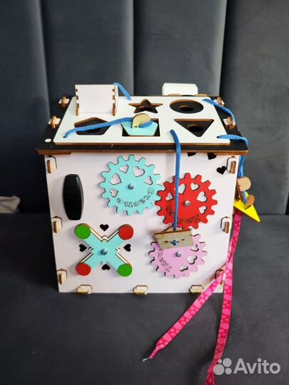 Детские развивающие игрушки с рождения