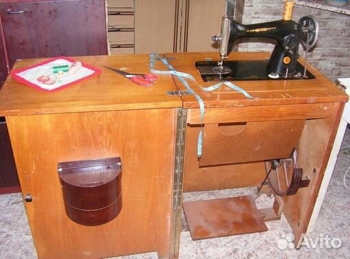 Швейная машинка зингер