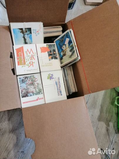 Коробка открыток СССР и зарубежные 3100 штук