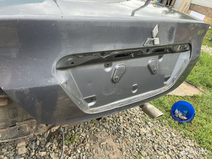 Крышка багажника lancer 9