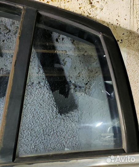 Форточка двери задняя левая на nissan Altima (L31)