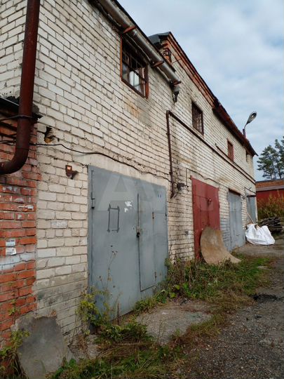 Гараж, > 30 м²