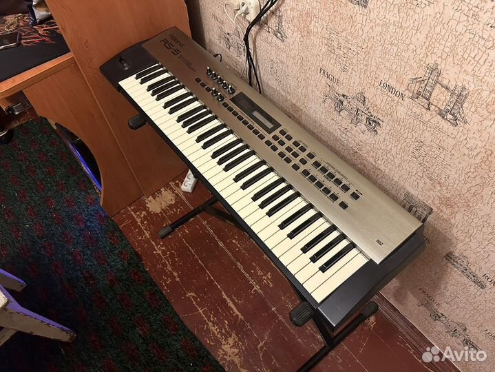 Синтезатор Roland RS-5