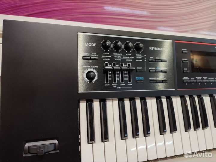 Цифровой синтезатор Roland Juno-DS 61