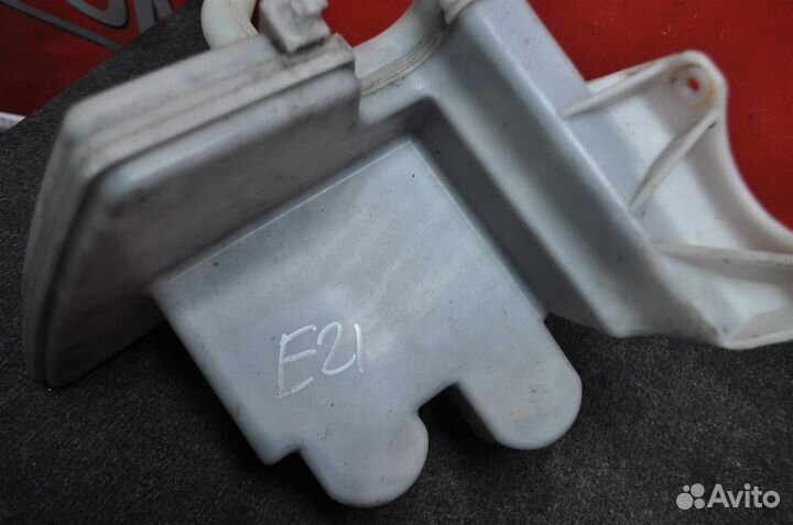 Бачок стеклоомывателя toyota auris ZRE151