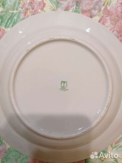 Тарелки и блюдо