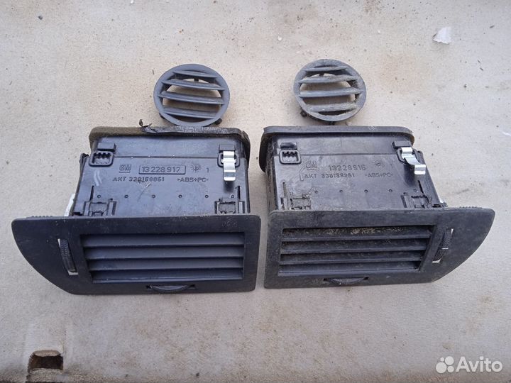 Дефлекторы воздуховода печки Renault Megan 2