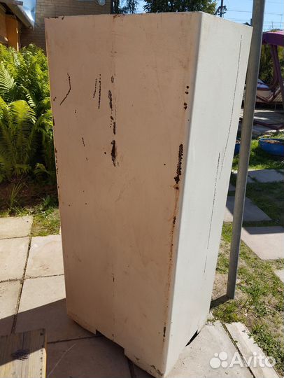 Сейф металлический