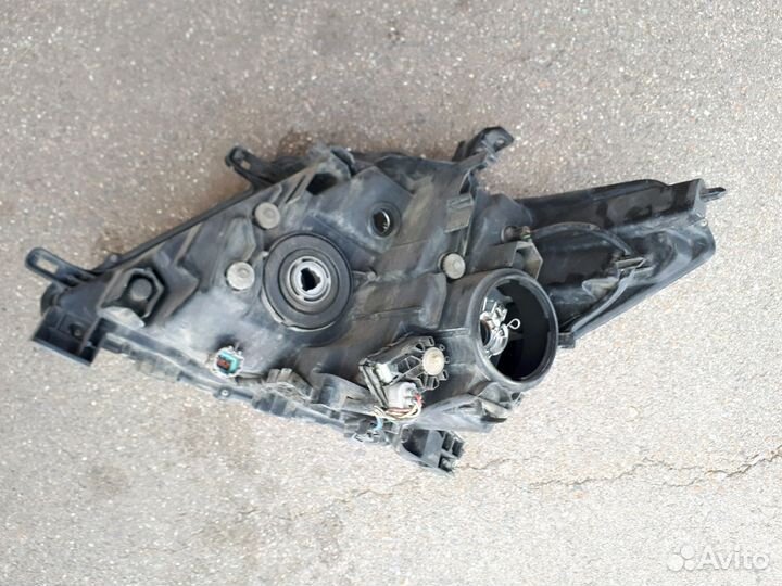 Фара правая Nissan Patrol 10-14г