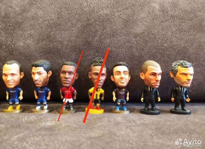 Коллекционные фигурки футболистов