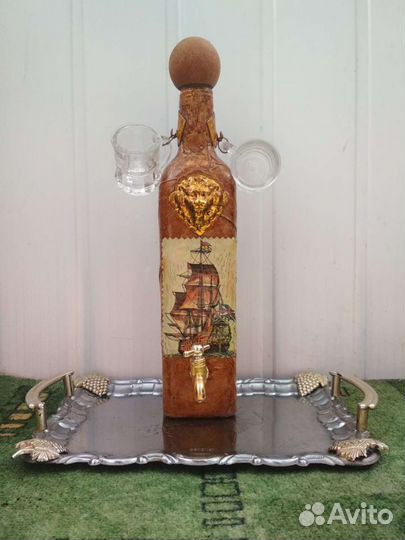 Бутылка штоф подарочная с рюмками и краном