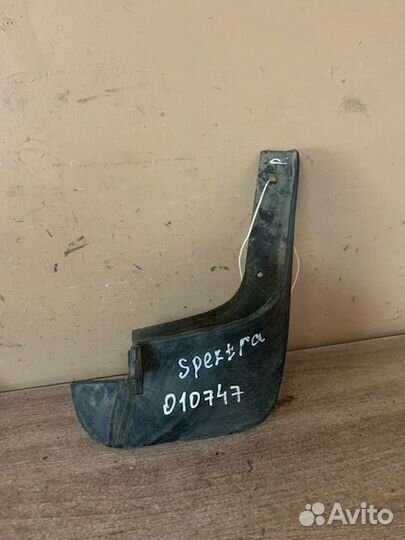 Брызговик правый Spectra