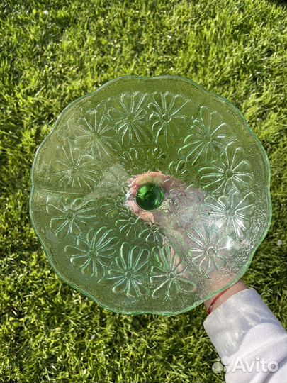 Ваза для фруктов на ножке