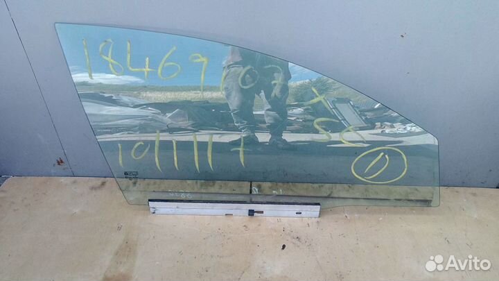 Стекло передней правой двери на Опель Вектра Ц