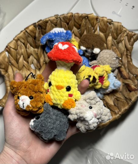 Вязаные брелоки ручной работы