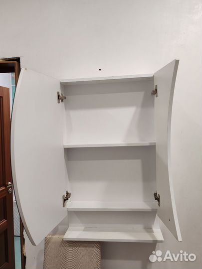 Шкафчик с зеркалом в ванную