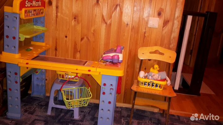 Супермаркет магазин Simba, корзинки и касса в пода