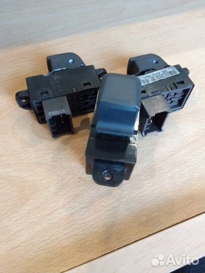 Кнопка стеклоподъемника Kia Rio 3