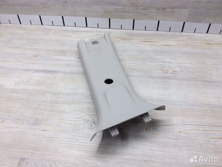 Обшивка стойки средней верхняя правая Renault