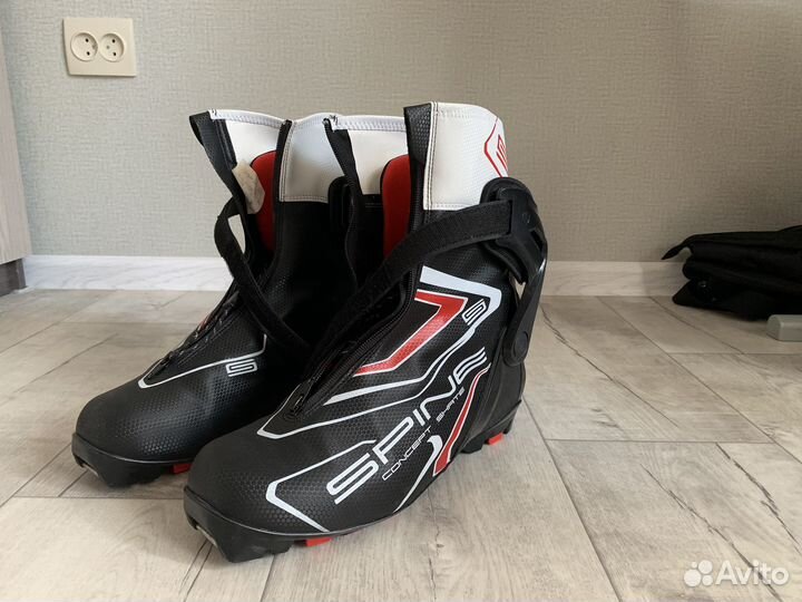 Лыжные ботинки