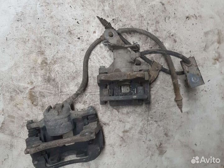 Суппорт левый Geely Emgrand ec7