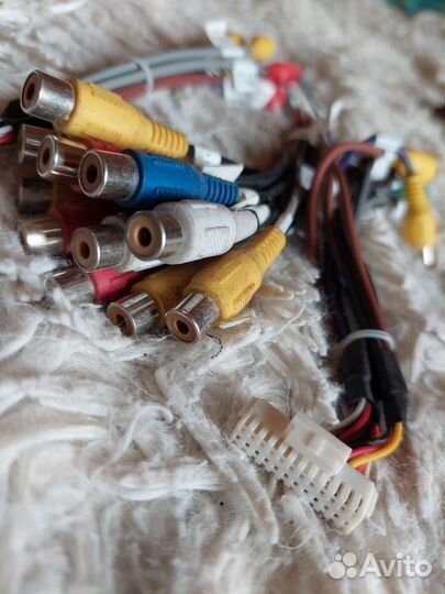 Разъём RCA для сабвуфера и усилителя