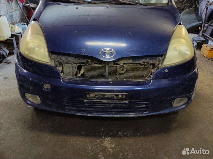 Бампер передний Toyota Yaris Funcargo