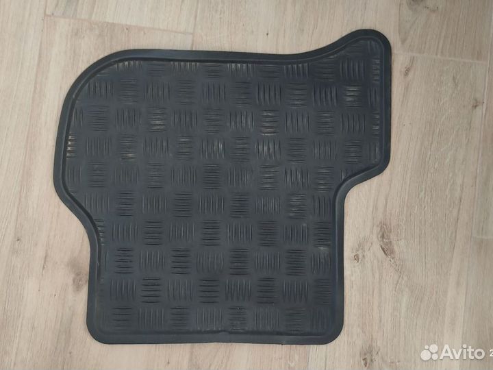 Автомобильные коврики резиновые бу