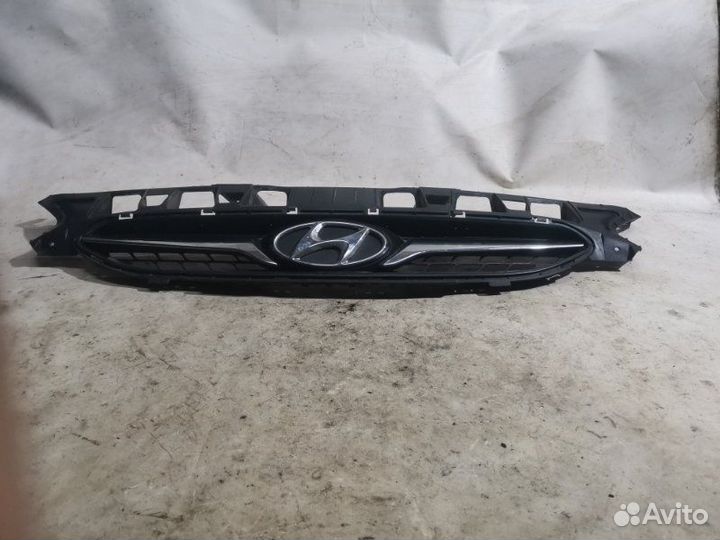 Решетка радиатора Hyundai Solaris 1