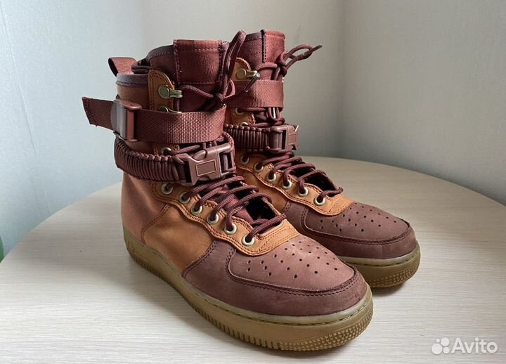 Nike Air Force 1 Special Field Premium (41 EUR)