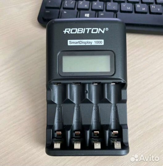 Зарядное устройство Robiton SmartDisplay 1000