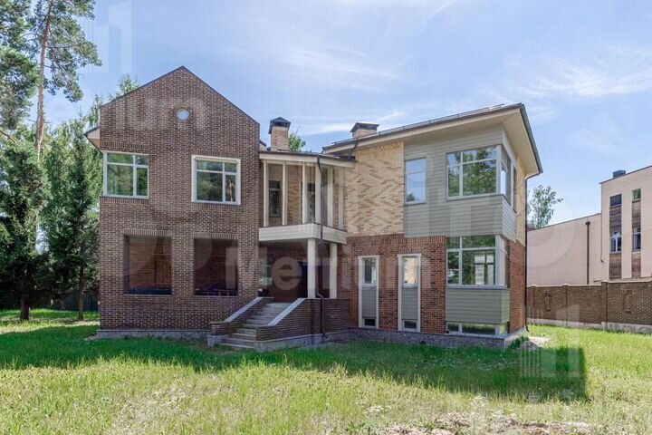 Коттедж 580 м² на участке 25 сот.