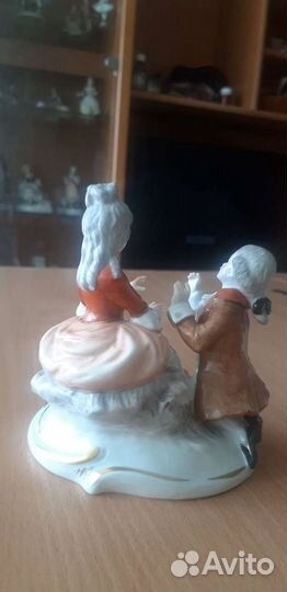 Фарфоровая винтажная статуэтка