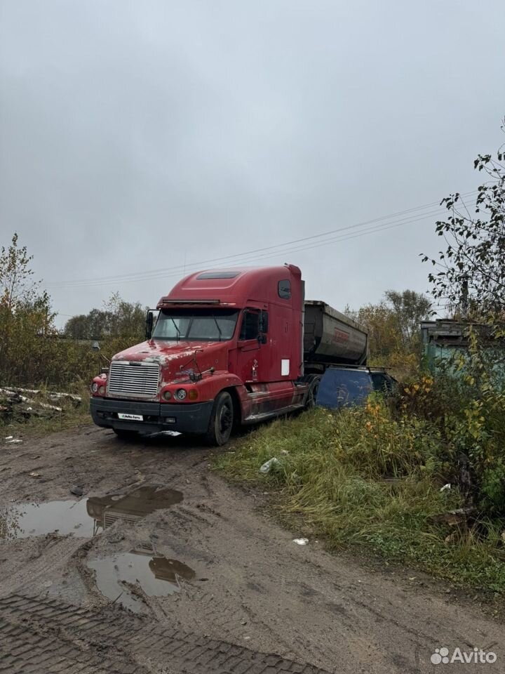 Freightliner Century с полуприцепом, 2002