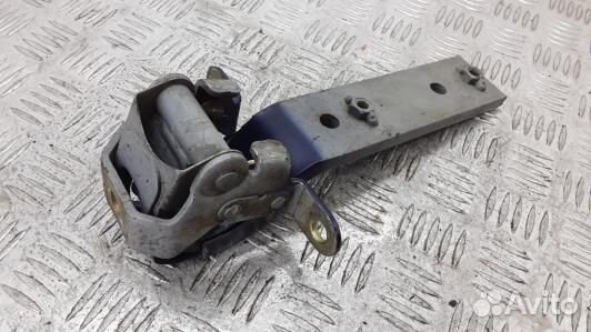 Петля двери распашной правой isuzu trooper 1 LS (9