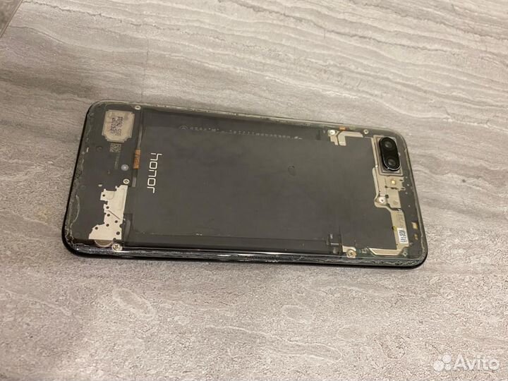 HONOR 10, 4/64 ГБ